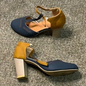 Retro Blue and Tan Women's Heels